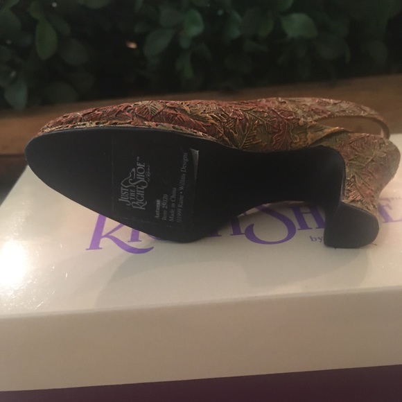 Just The Right Shoe Figurine - Picture 3 of 4